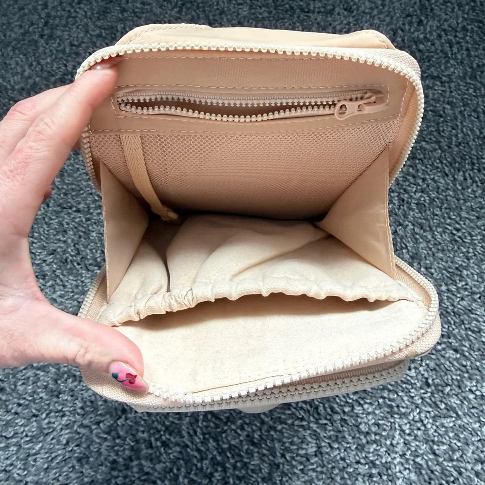 BEIS sport sling in beige - Picture 3 of 5